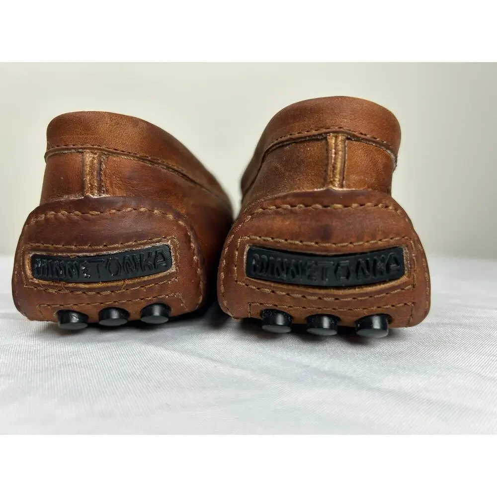 Minnetonka Venetian Tread brown Loafer women’s size 10 S but it fit size 9